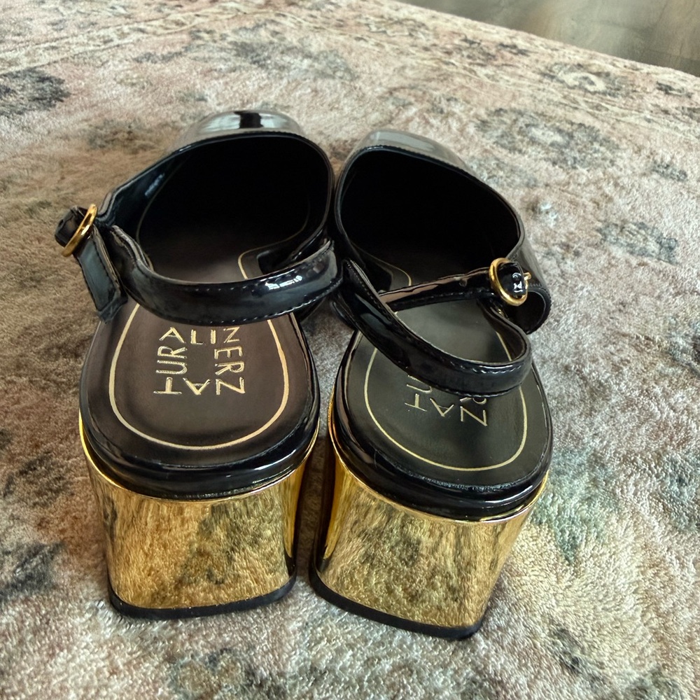 Naturalizer Jayla Black and Gold Women's size 11 Slingbacks - Picture 3 of 5